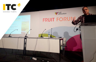 Nuestro especialista en fertirrigación Xavier Martínez dio una ponencia sobre “la Gestión del Agua en Hortofruticultura” y explicó las ventajas de una fertirrigación en línea.